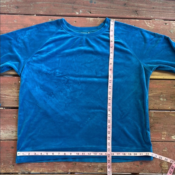 🌻FOR BUNDLES ONLY🌻 Time and Tru Blue Velvet Velour Pajama PJ Top - Picture 5 of 9